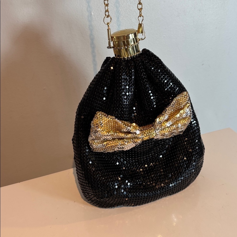 Black chainmail Metal Mesh Purse with goldtone Accordion Closure bow detail